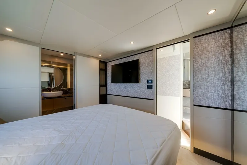  Yacht Photos Pics 2023 Absolute 60 Fly Prisma - Image 29