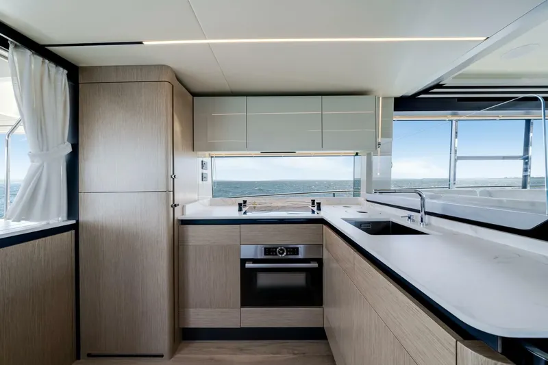  Yacht Photos Pics 2023 Absolute 60 Fly Prisma - Image 18