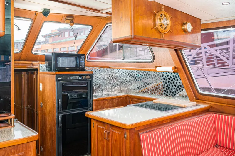 Calypseau Yacht Photos Pics 