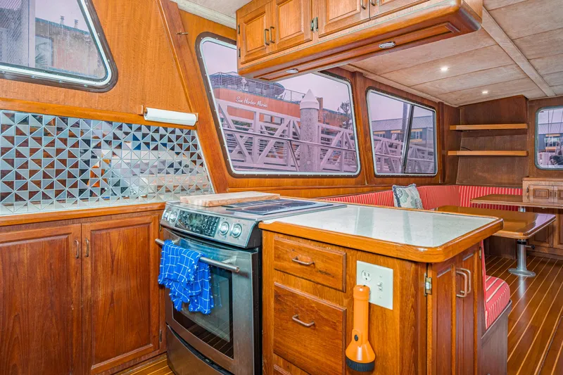 Calypseau Yacht Photos Pics 