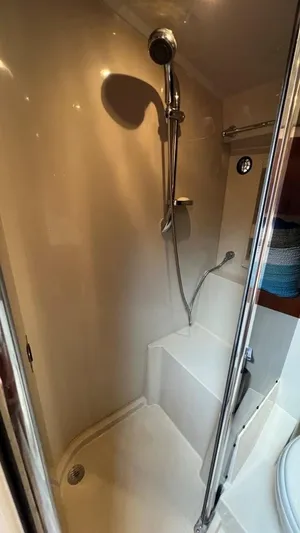 Little Wing Yacht Photos Pics 2008 Cruisers 420 Express yacht shower with modern fixtures and seating area.