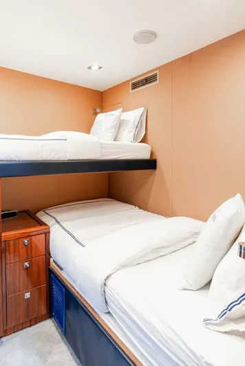  Yacht Photos Pics 2011 Hatteras 80 Motor Yacht - Image 39