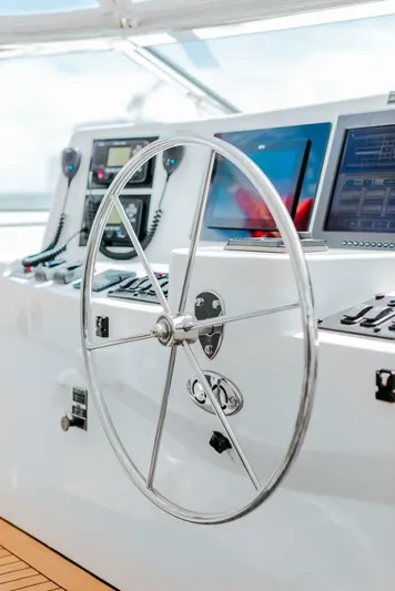  Yacht Photos Pics 2011 Hatteras 80 Motor Yacht - Image 29