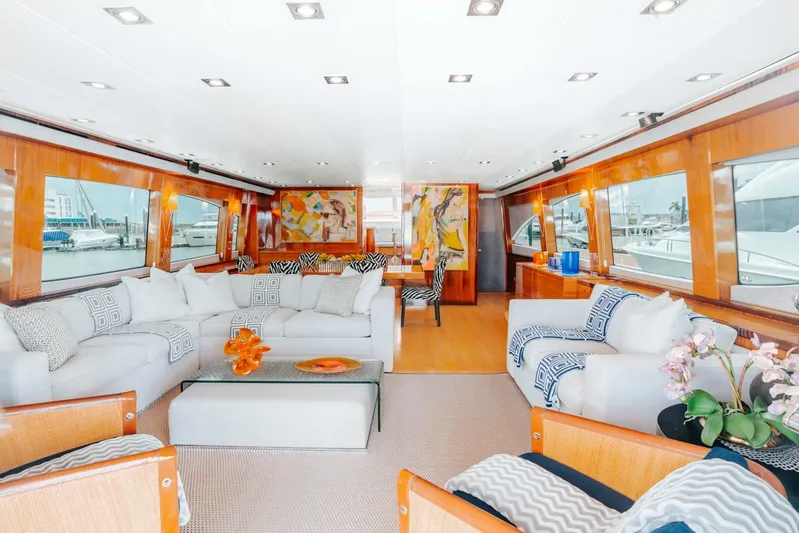  Yacht Photos Pics 2011 Hatteras 80 Motor Yacht - Image 16