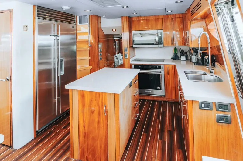  Yacht Photos Pics 2011 Hatteras 80 Motor Yacht - Image 23