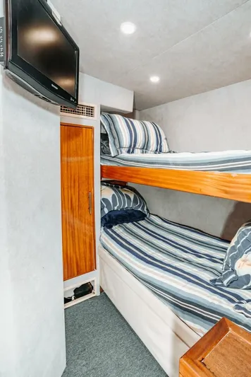  Yacht Photos Pics 2011 Hatteras 80 Motor Yacht - Image 42