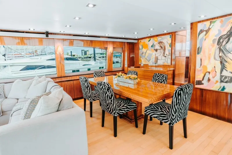  Yacht Photos Pics 2011 Hatteras 80 Motor Yacht - Image 18