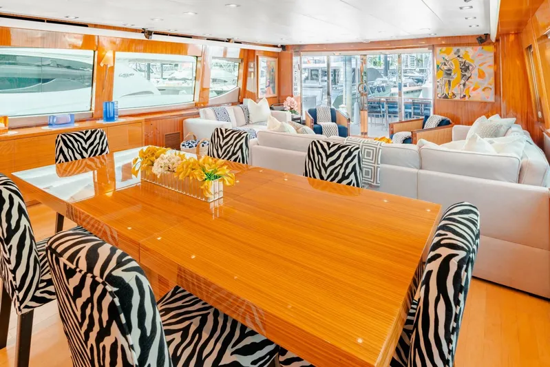  Yacht Photos Pics 2011 Hatteras 80 Motor Yacht - Image 19