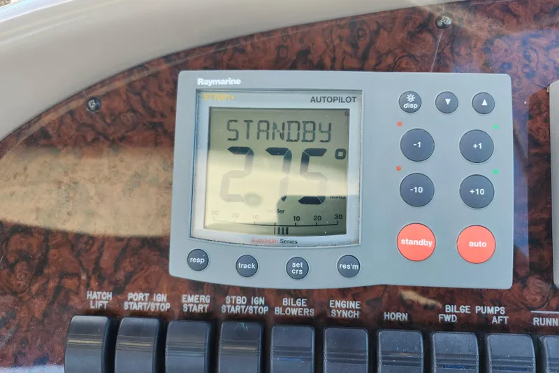  Yacht Photos Pics Raymarine autopilot display on 2002 Sea Ray 410 Sundancer, showing standby mode at 275 degrees.