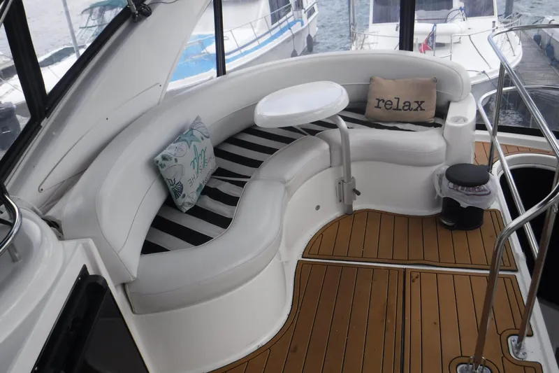  Yacht Photos Pics 2007 Meridian 341 Sedan yacht interior with cushioned seating and decorative pillows.