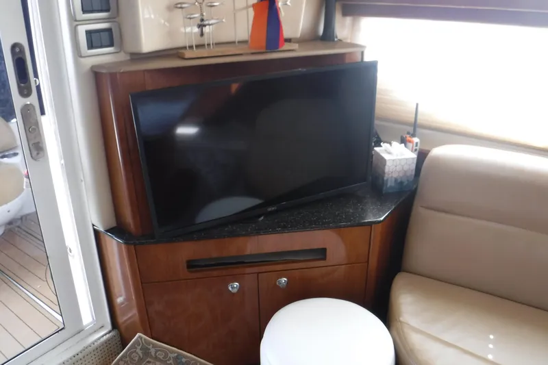  Yacht Photos Pics Interior of 2007 Meridian 341 Sedan with TV and seating area.