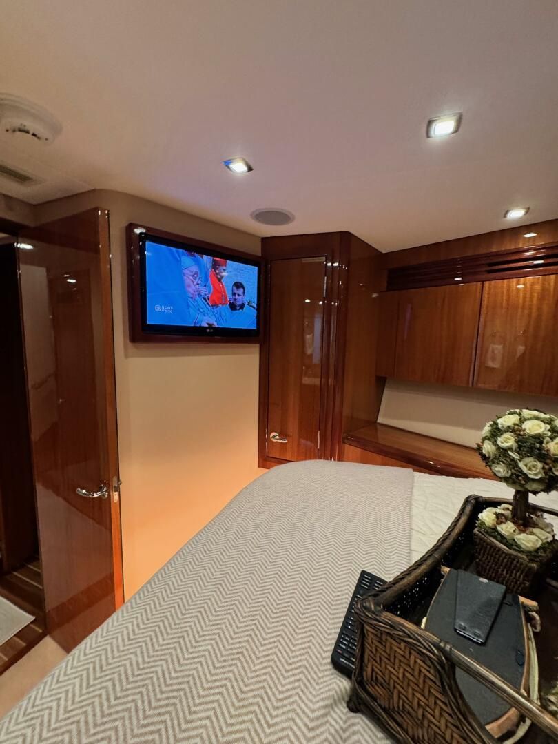 2008 Hatteras 64 