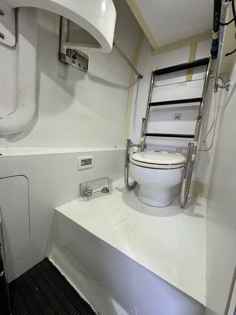 2008 Hatteras 64 