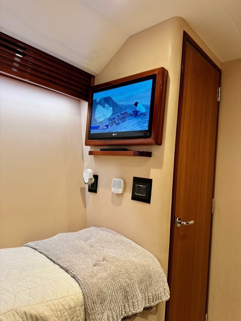 2008 Hatteras 64 