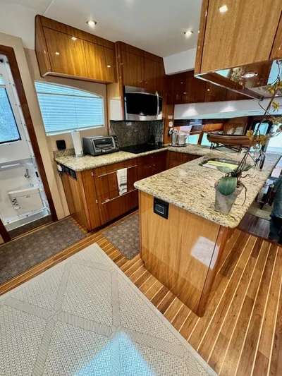  Yacht Photos Pics 2008 Hatteras 64 My - Image 15