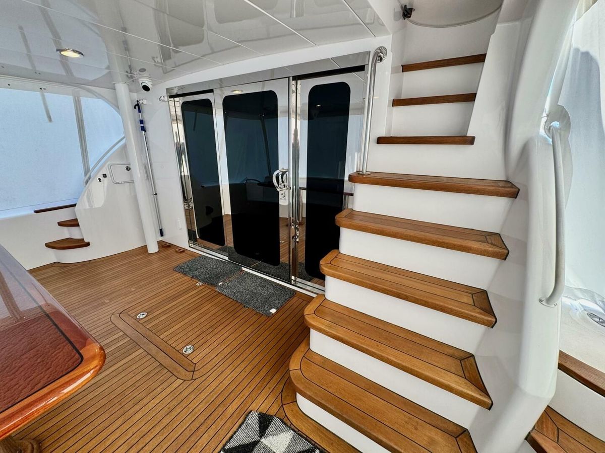 2008 Hatteras 64 