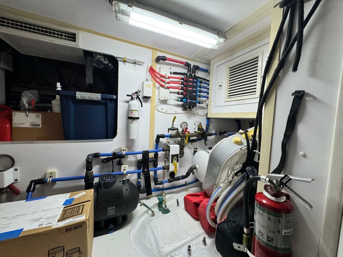 2008 Hatteras 64 