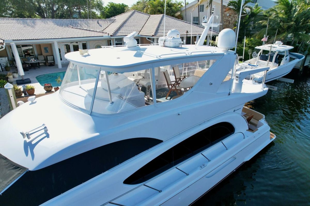 2008 Hatteras 64 