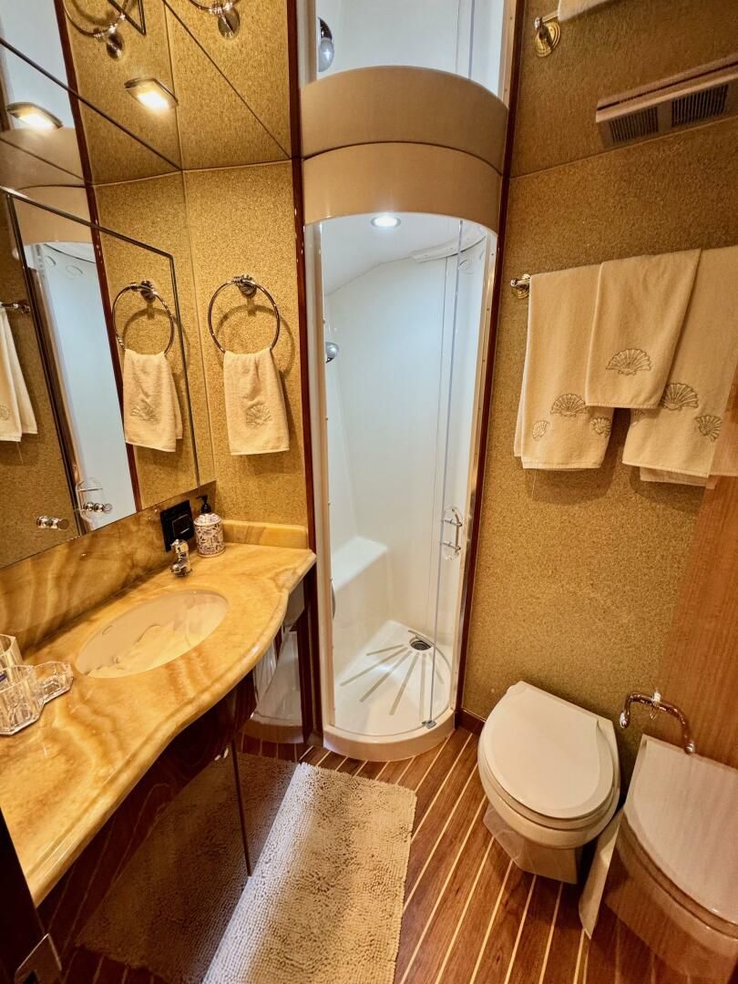 2008 Hatteras 64 