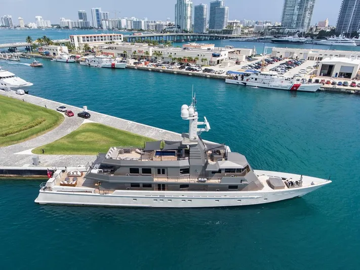 Mizu - Oceanfast Motor Yacht Yacht Photos Pics 