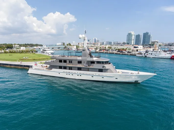 Mizu - Oceanfast Motor Yacht Yacht Photos Pics 