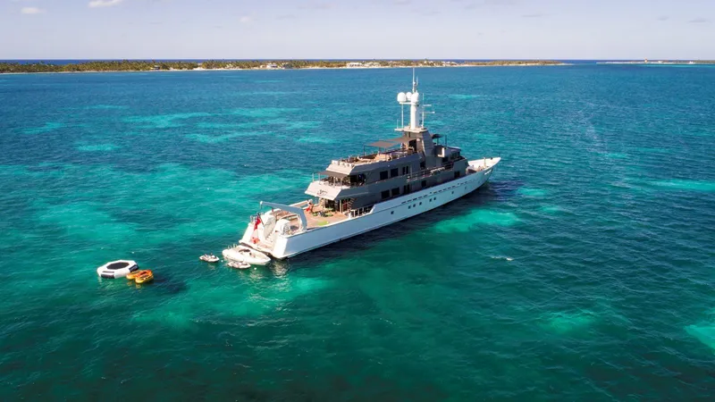 Mizu - Oceanfast Motor Yacht Yacht Photos Pics 