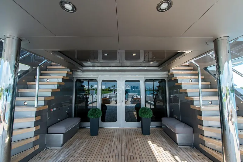 Mizu - Oceanfast Motor Yacht Yacht Photos Pics 