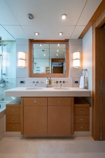 Mizu - Oceanfast Motor Yacht Yacht Photos Pics 