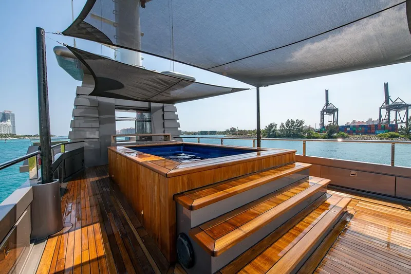 Mizu - Oceanfast Motor Yacht Yacht Photos Pics 