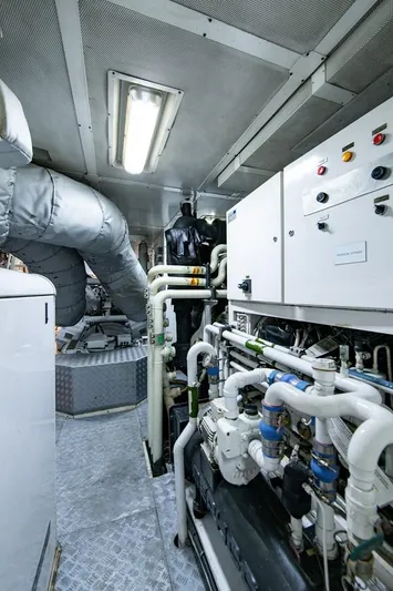 Mizu - Oceanfast Motor Yacht Yacht Photos Pics 