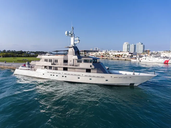 Mizu - Oceanfast Motor Yacht Yacht Photos Pics 