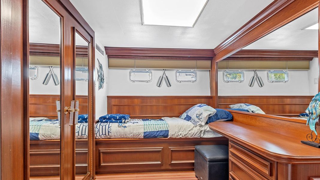 1987 Hatteras Cockpit Motor Yacht