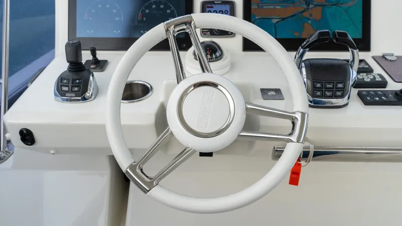Yachtooma Yacht Photos Pics Steering wheel and controls of 2017 Present Yachts 680 boat.