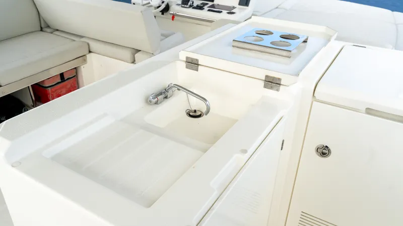 Yachtooma Yacht Photos Pics Luxury yacht kitchen area with sink and stove, Present Yachts 680, 2017 model.