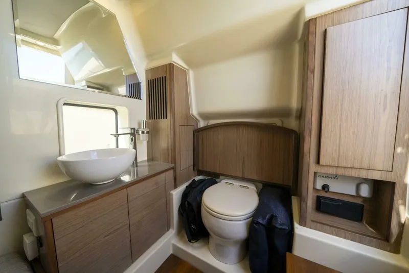  Yacht Photos Pics 2022 Chris-craft Catalina 34 - Image 38