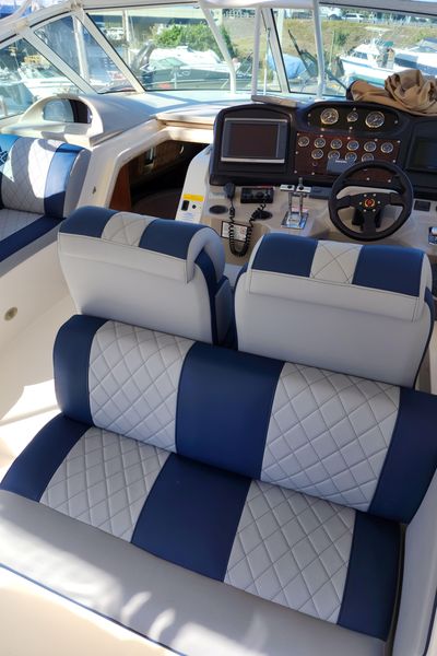 2003 Cruisers Yachts 4050 Express Motor Yacht