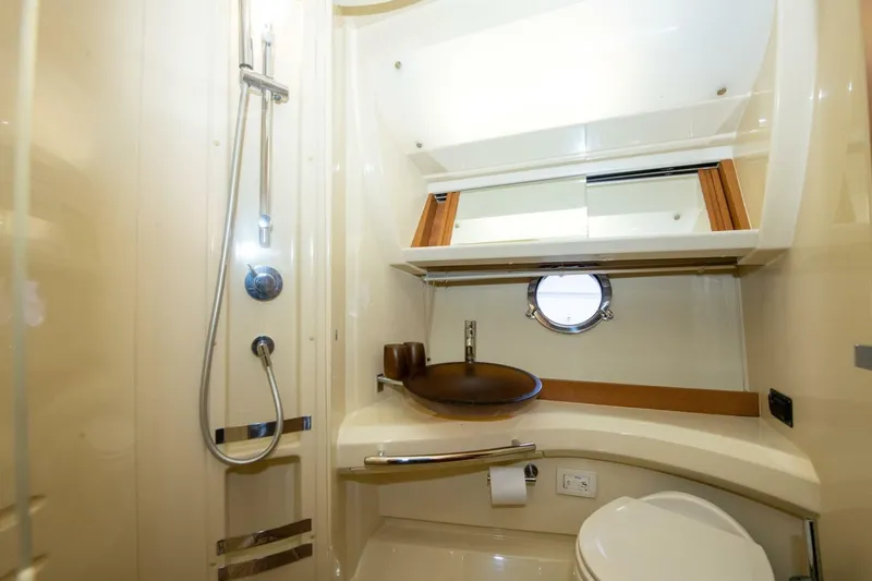  Yacht Photos Pics 2017 Azimut 42 Fly - Image 23