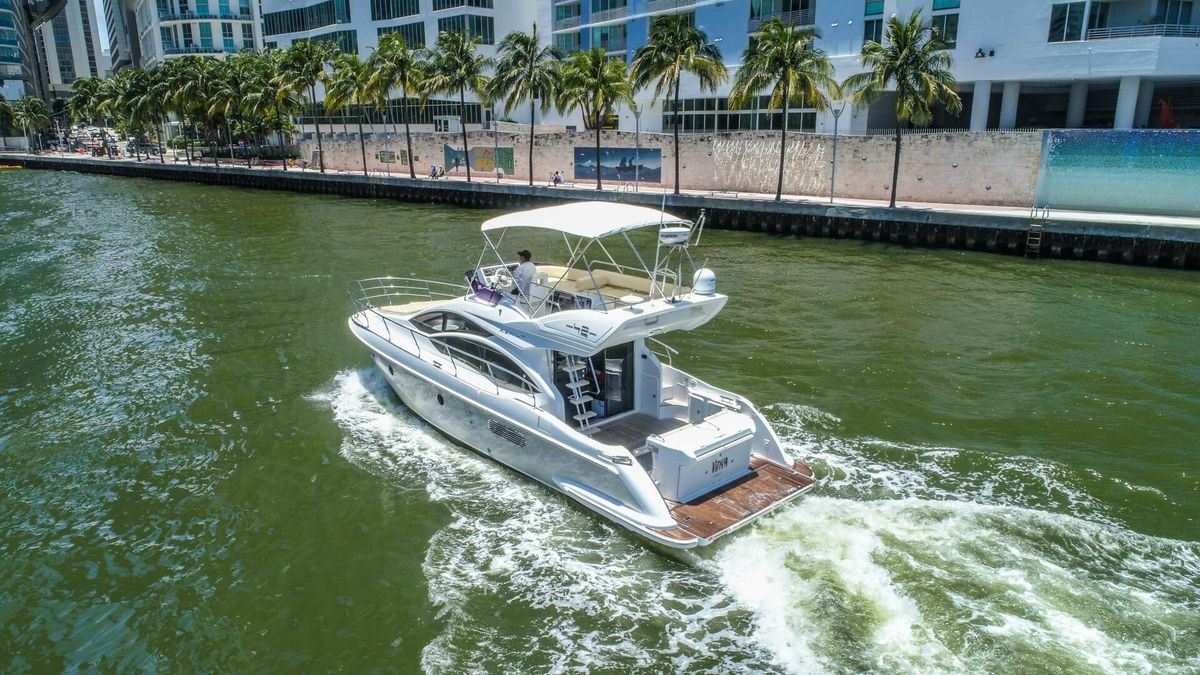 2017 Azimut 42 