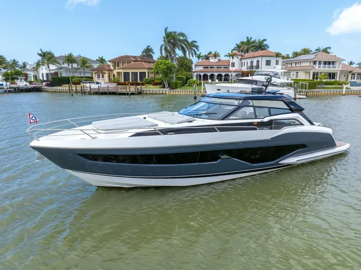  Yacht Photos Pics 2023 Sunseeker Superhawk 55 - Image 7