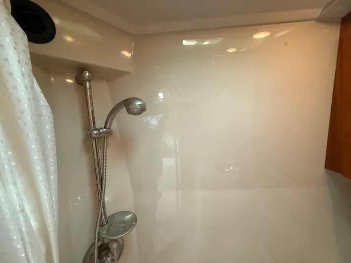  Yacht Photos Pics 2008 RAMPAGE 33 EXPRESS - Image 52