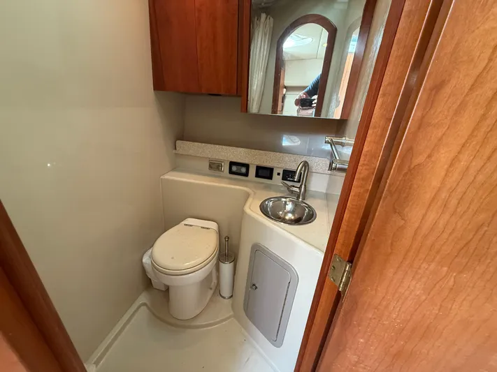  Yacht Photos Pics 2008 RAMPAGE 33 EXPRESS - Image 50