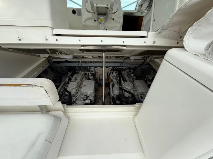  Yacht Photos Pics 2008 RAMPAGE 33 EXPRESS - Image 82