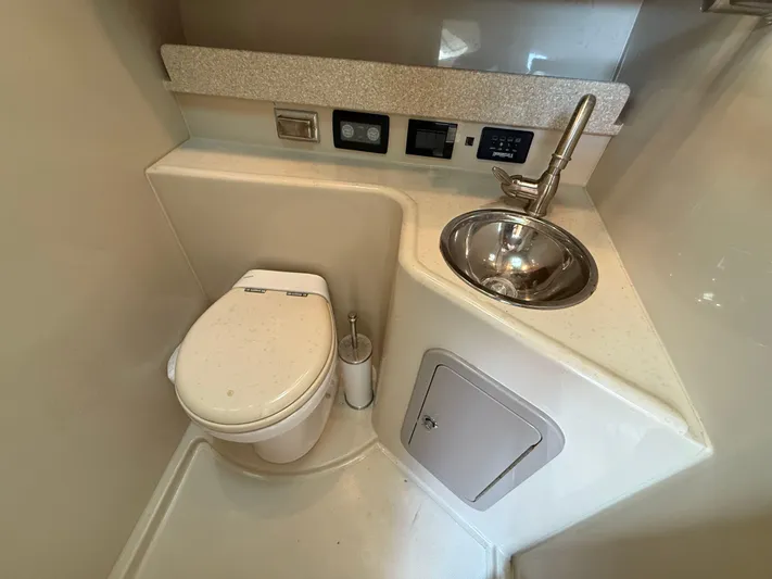  Yacht Photos Pics 2008 RAMPAGE 33 EXPRESS - Image 51