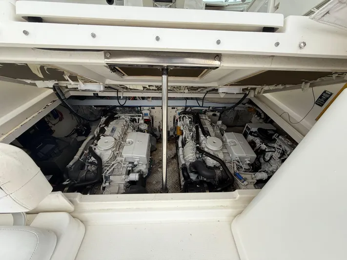  Yacht Photos Pics 2008 RAMPAGE 33 EXPRESS - Image 83