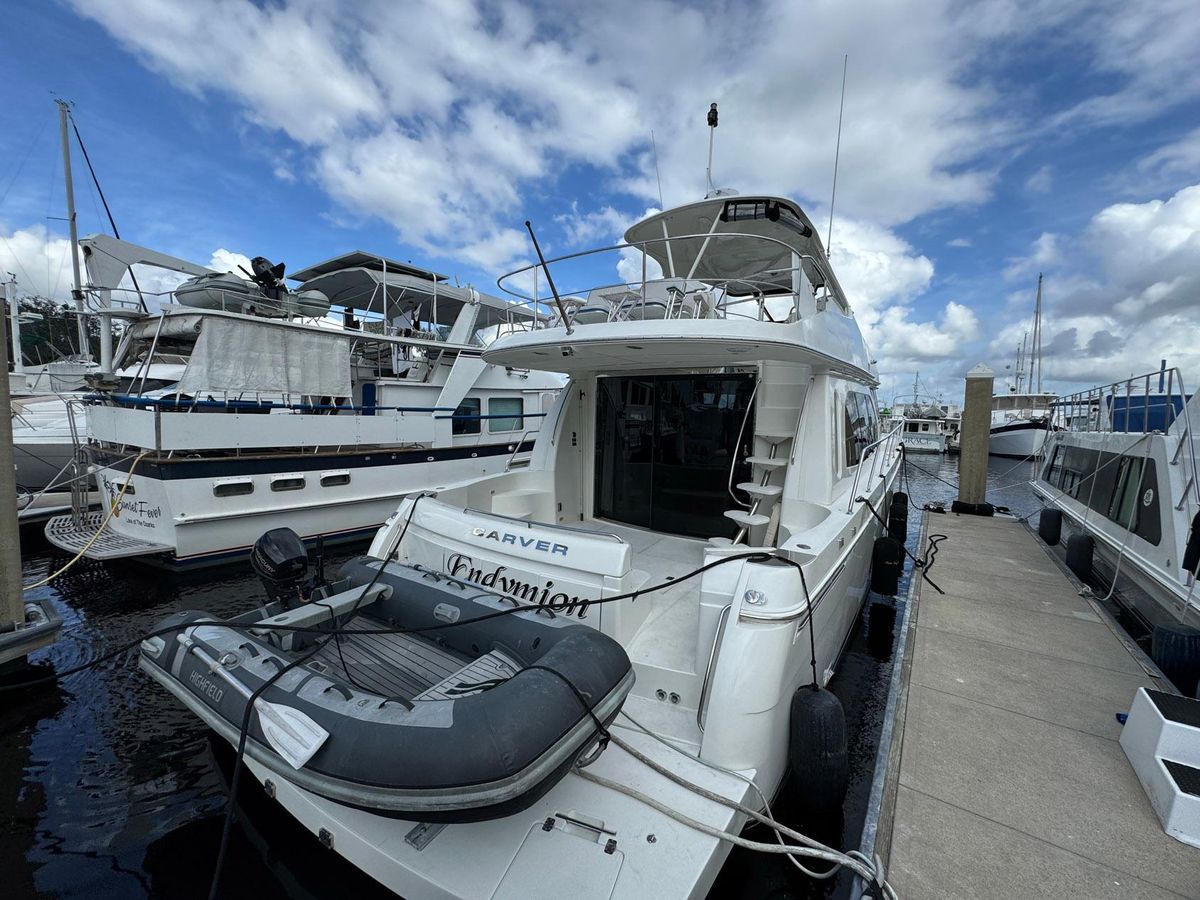 2006 Carver 56 