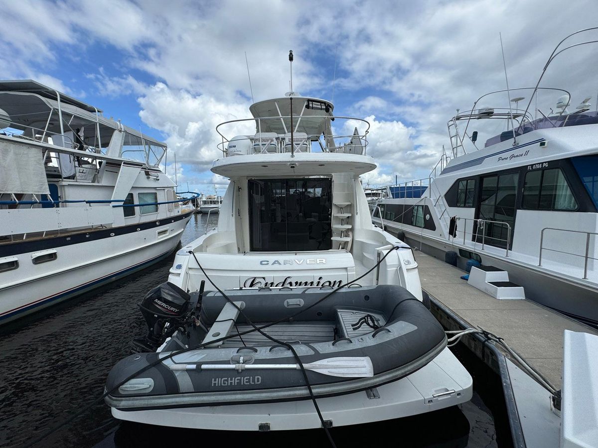 2006 Carver 56 