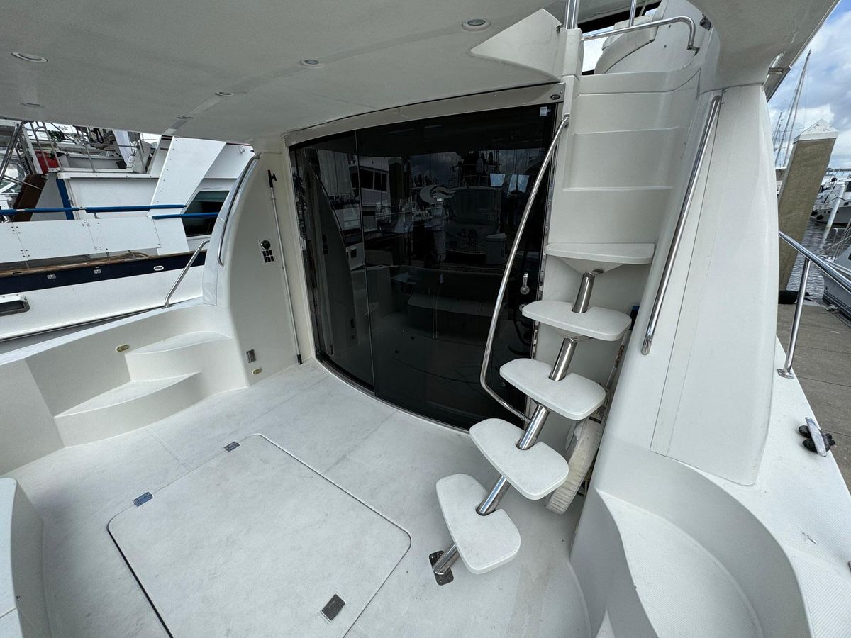 2006 Carver 56 