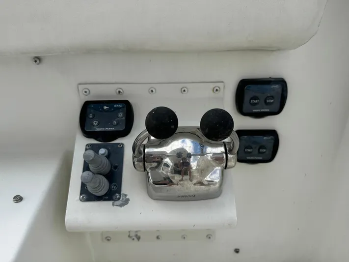 Endymion Yacht Photos Pics Control panel of a 2006 Carver 56 Voyager yacht with throttle and switches.