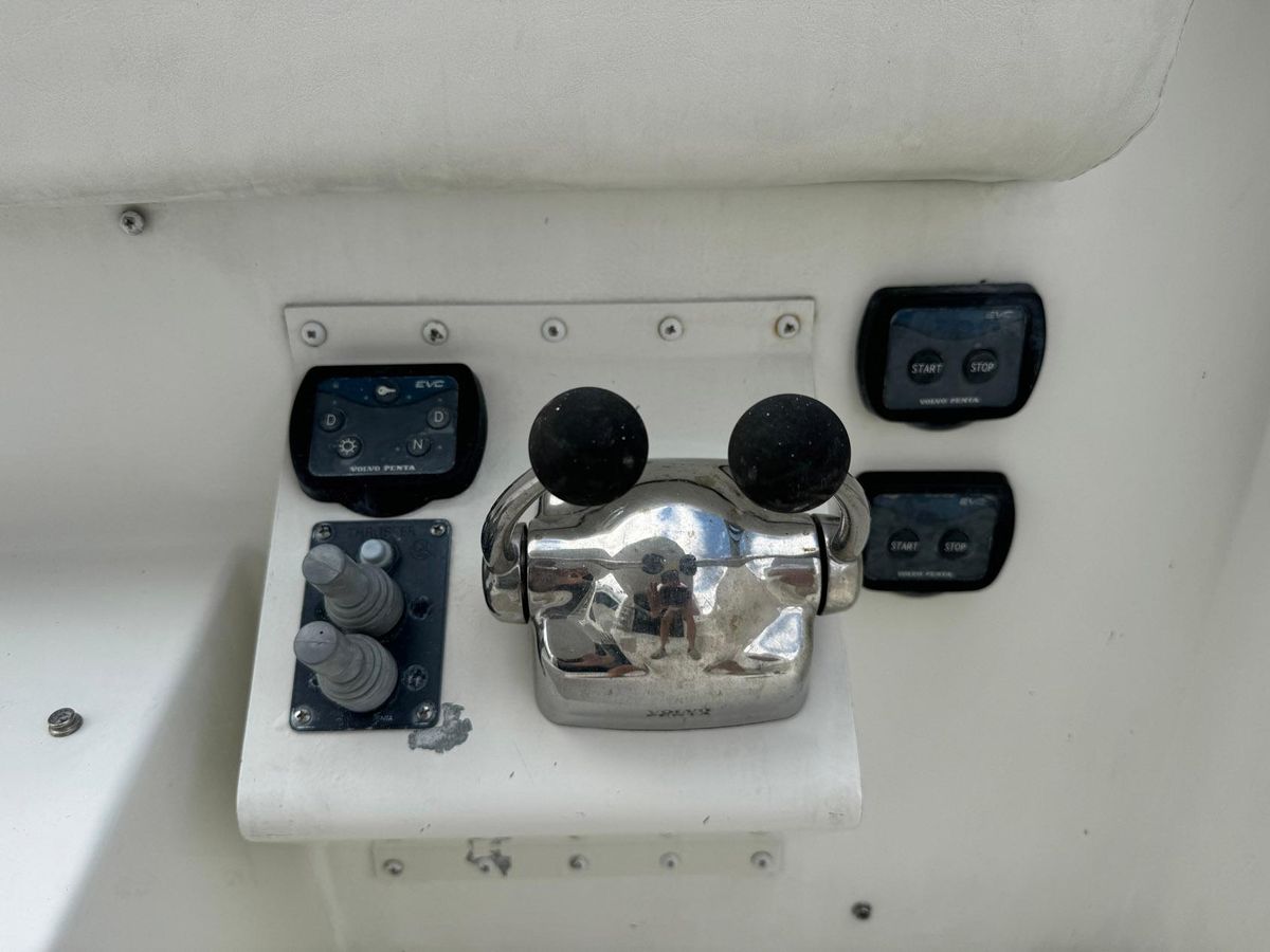 2006 Carver 56 