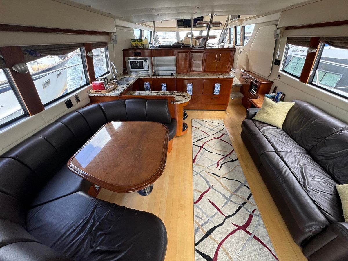 2006 Carver 56 